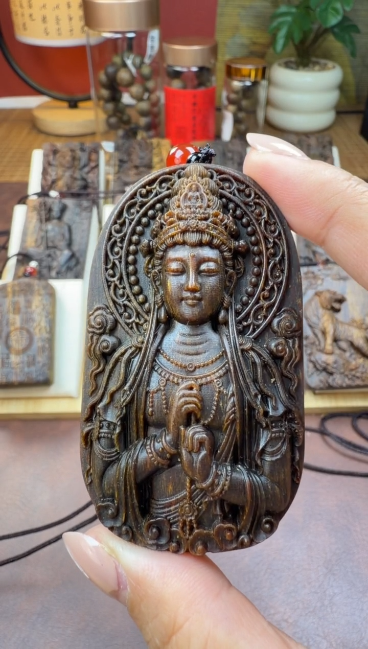 木木雕款芽庄  合十观音 7cm 送养香瓶