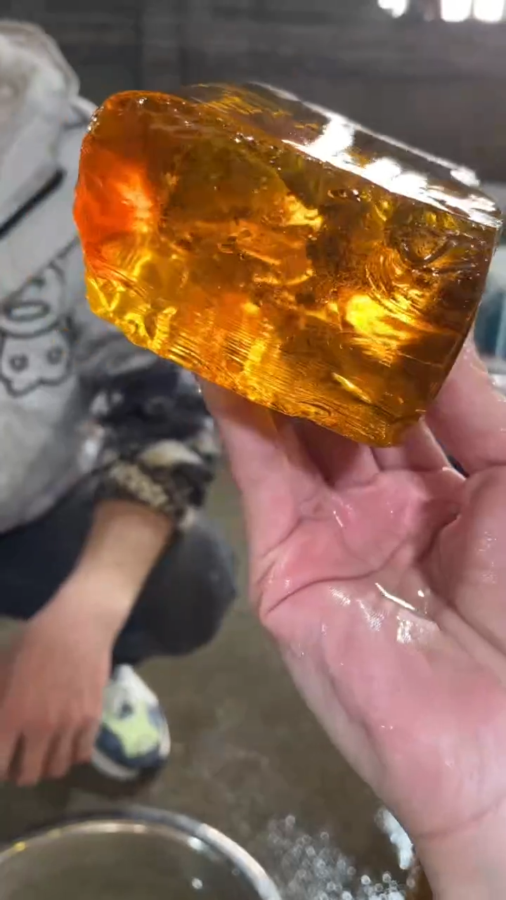 新疆五彩石原石摆件