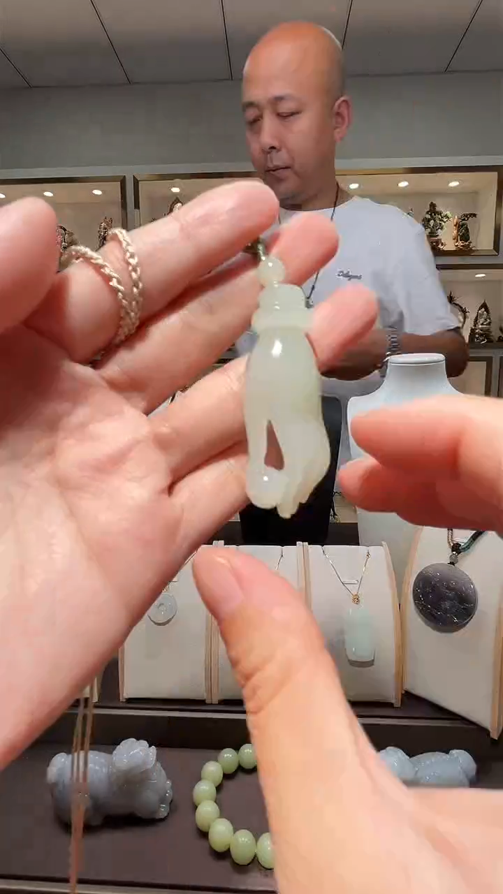 和田玉未镶嵌车挂苏
