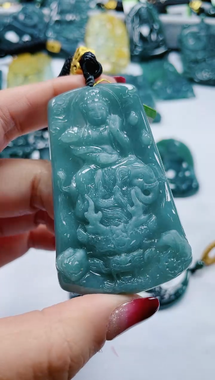 【闪购商品】翡翠颈饰未镶嵌             