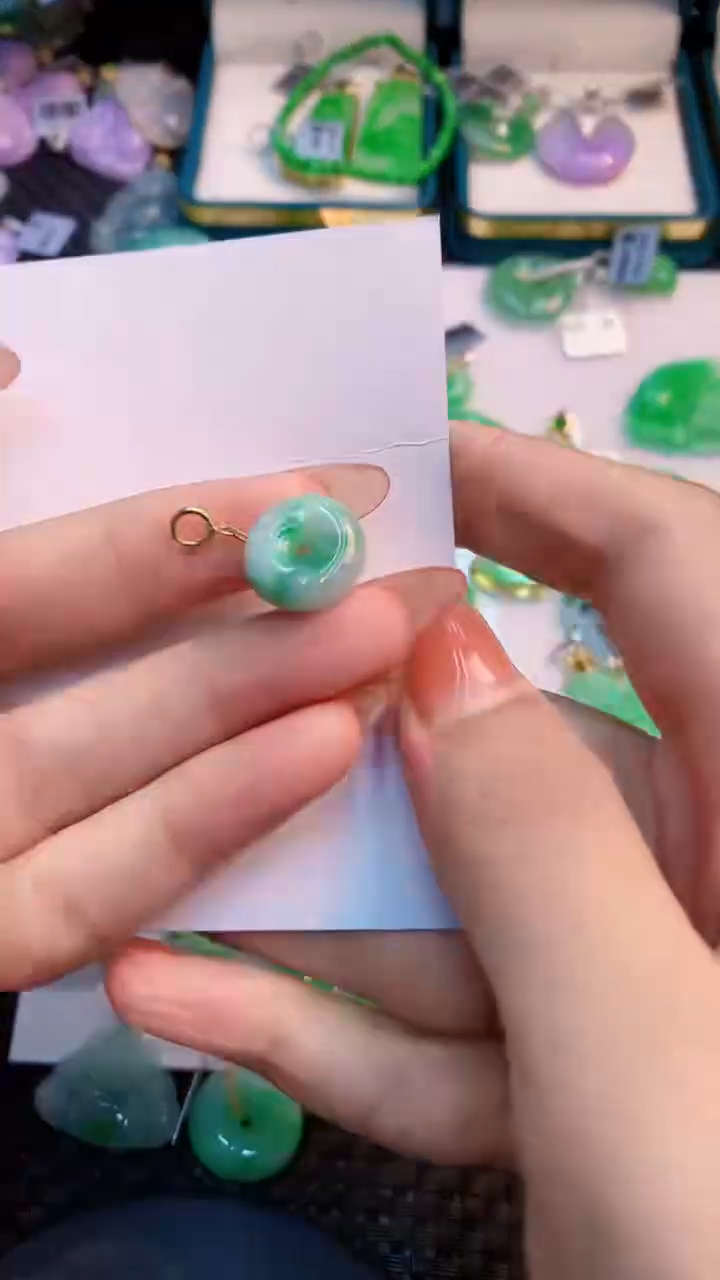 翡翠未镶嵌颈饰           1