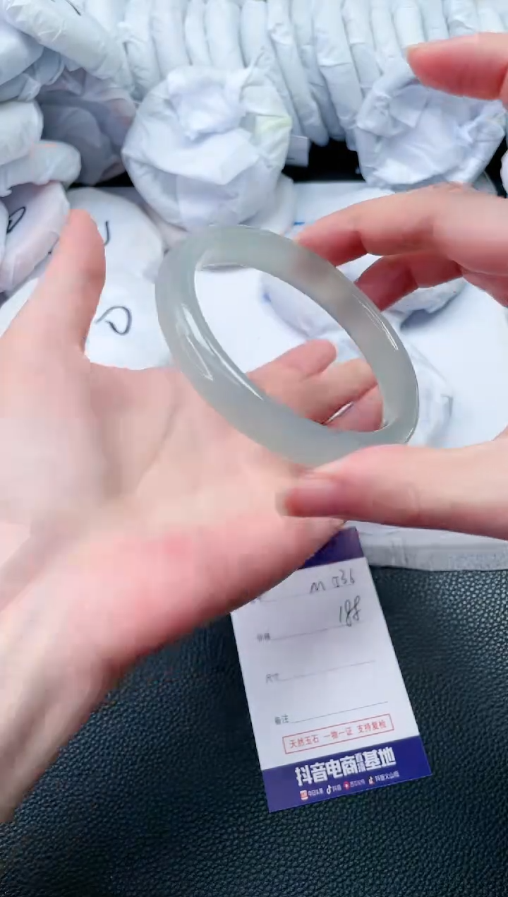 【闪购商品】石英质玉手镯未镶嵌M536