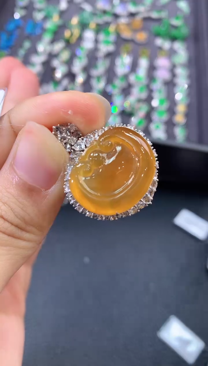 【闪购商品】翡翠吊坠(不含链)18K金镶嵌v96  