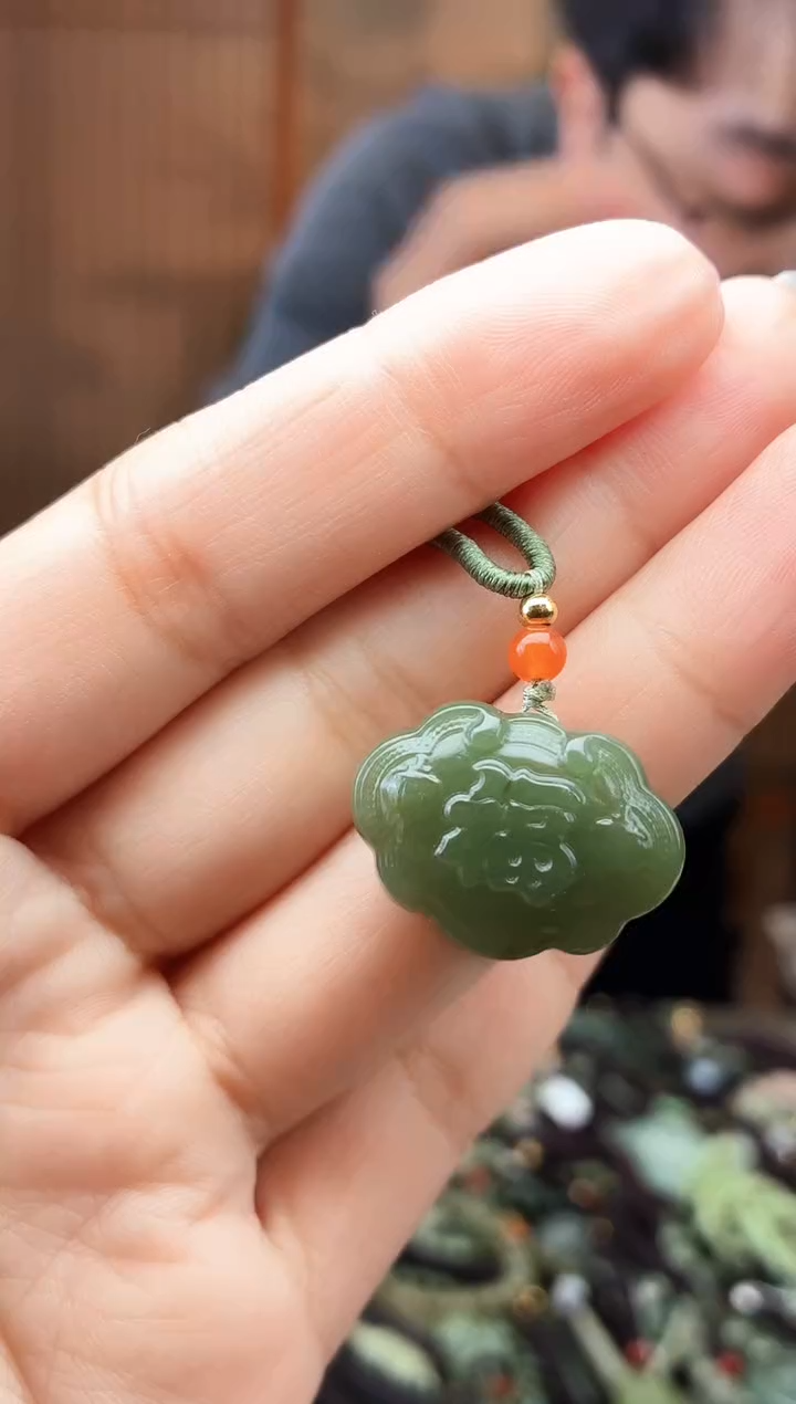 颈饰未镶嵌和田玉1