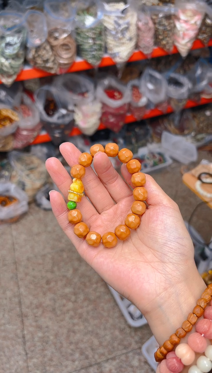 吊坠猴头核桃白**'猴头无像 黄色小熊