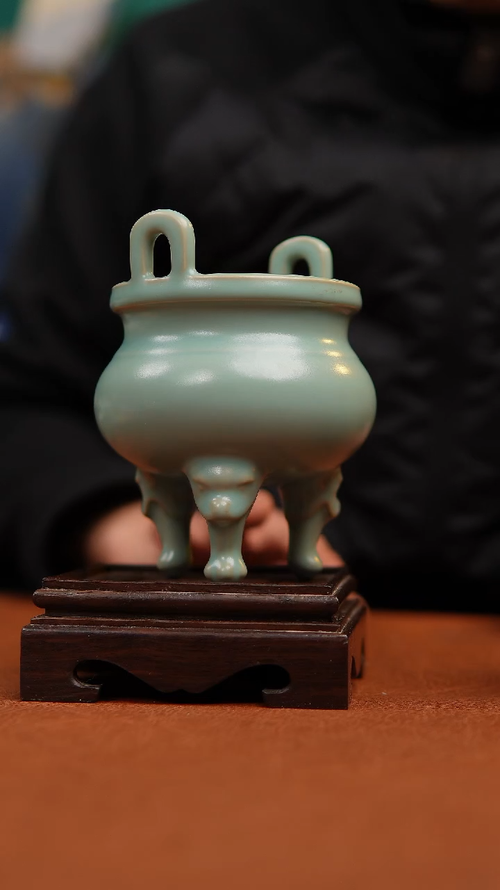 【闪购商品】瓷片仿古天青三足香炉