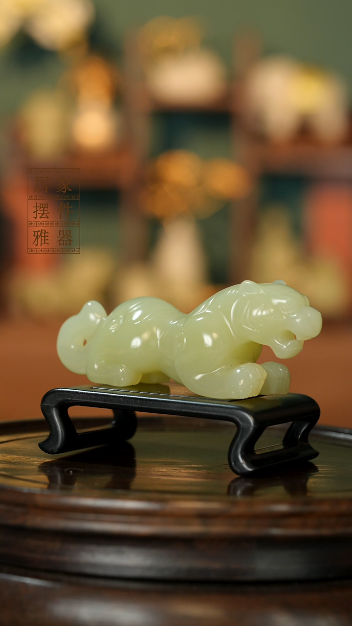 玉《伏虎如虎添翼》摆件