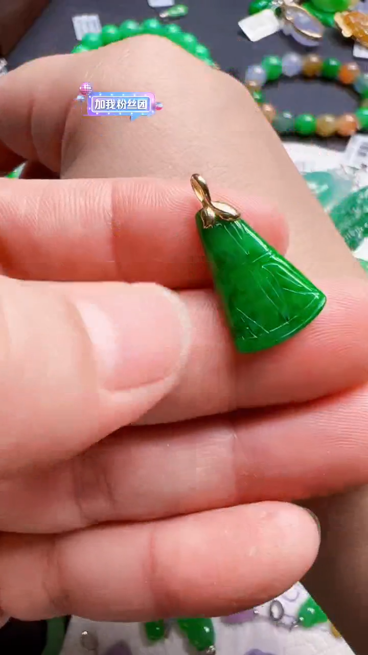 颈饰18K金镶嵌翡翠珠子
