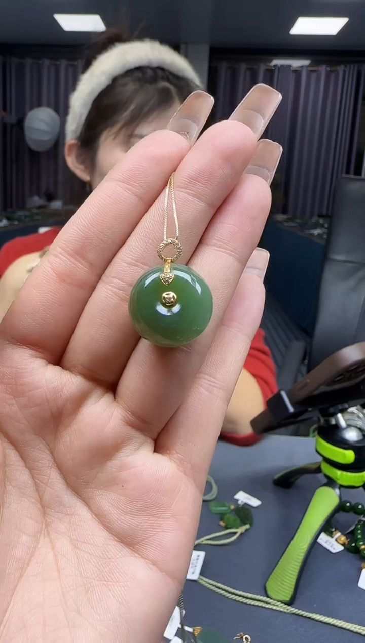 【闪购商品】和田玉挂件18K金镶嵌1