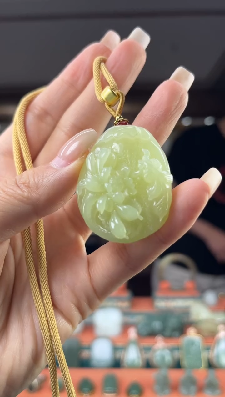 颈饰未镶嵌和田玉佩佩