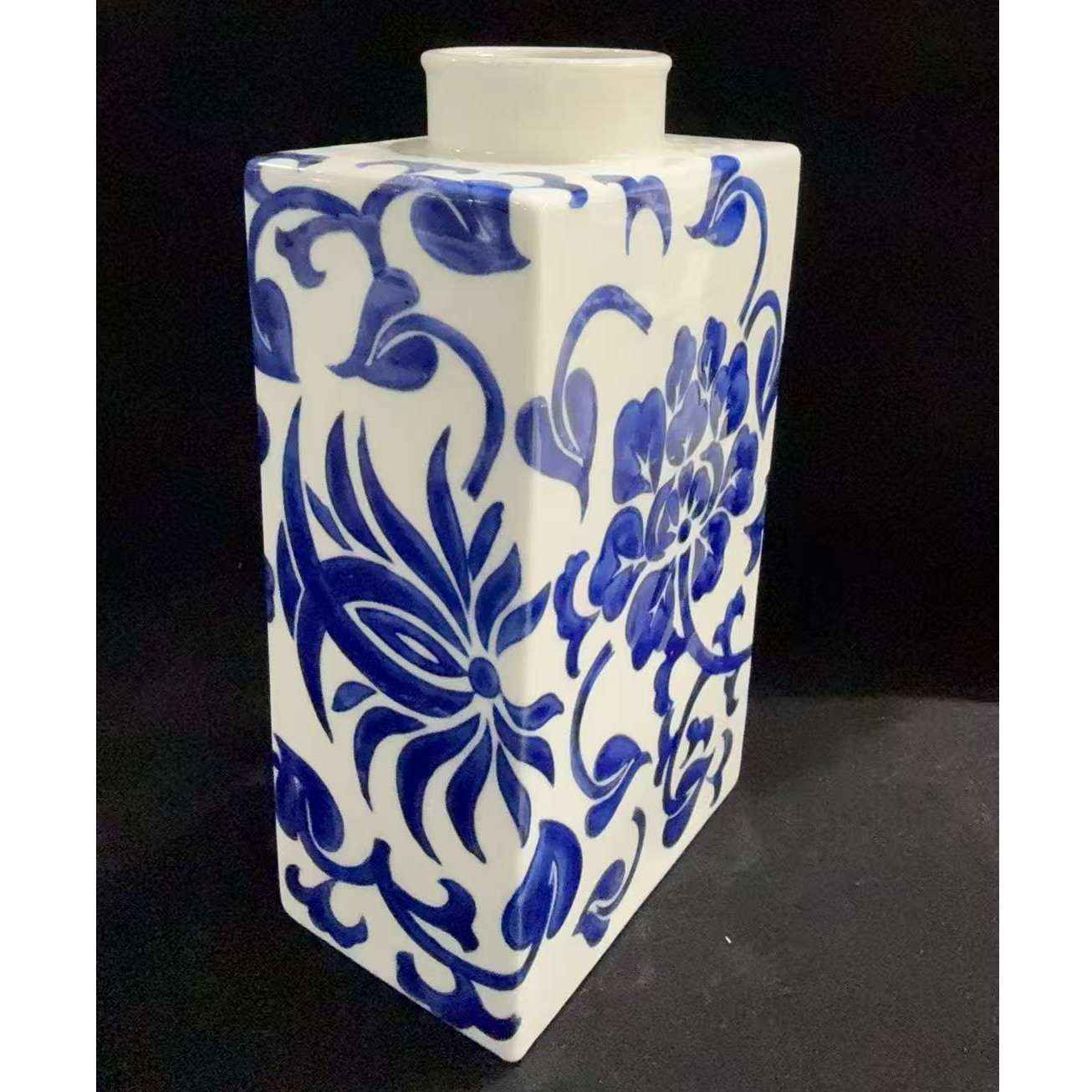 B271景德镇制陶瓷摆件一件