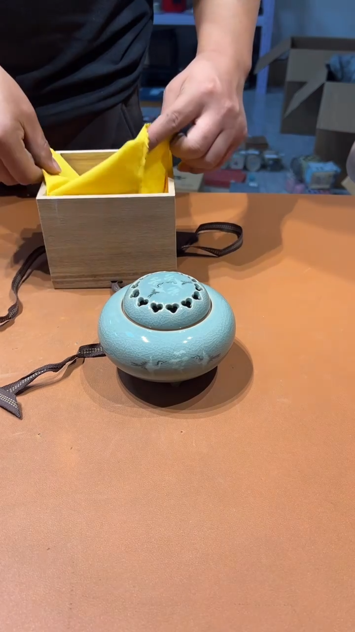 草*阿达西日瓷摆件116