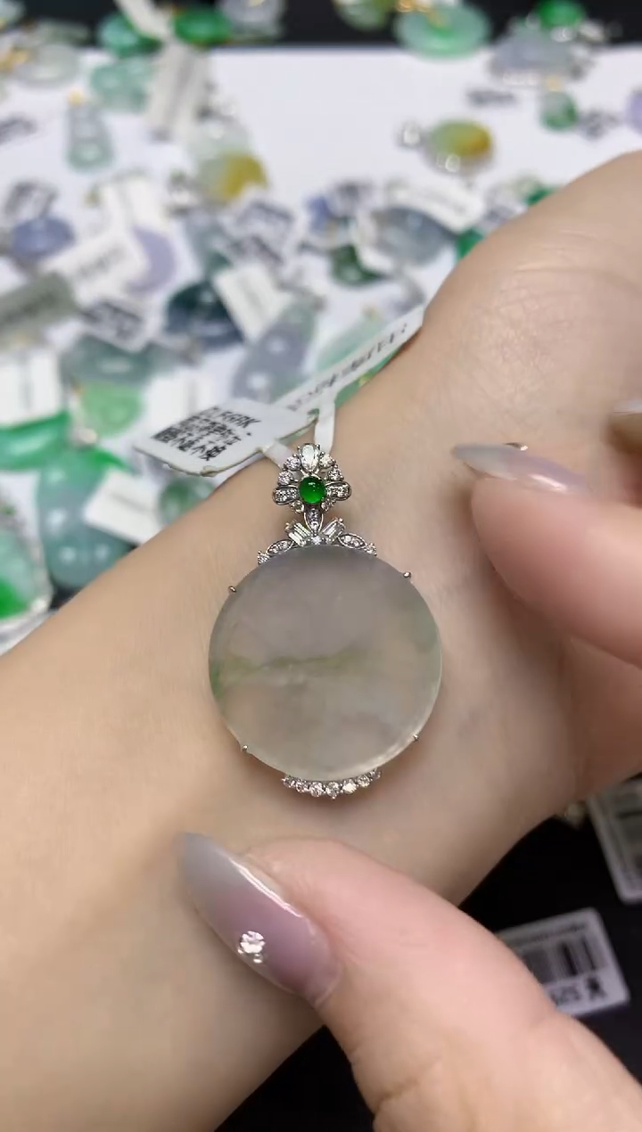颈饰18K金镶嵌翡翠天然缅甸翡翠A货百元以上9元证书费自理