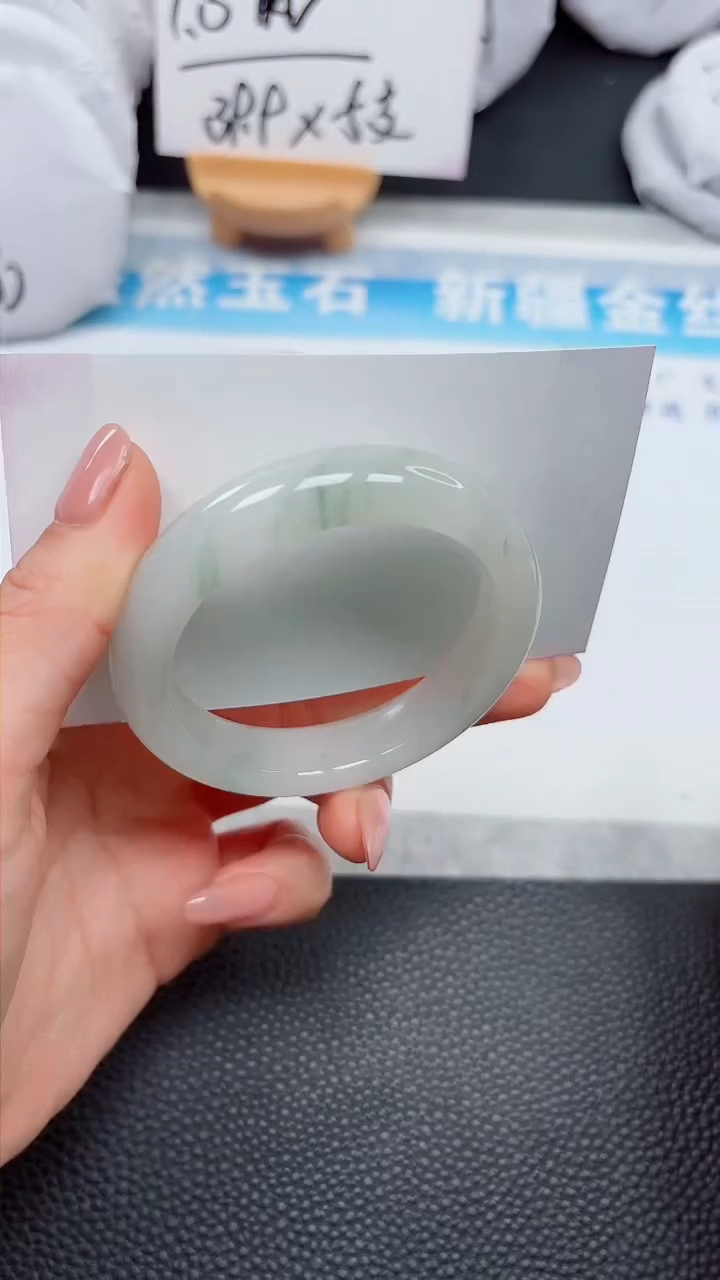 【闪购商品】石英质玉手镯未镶嵌818