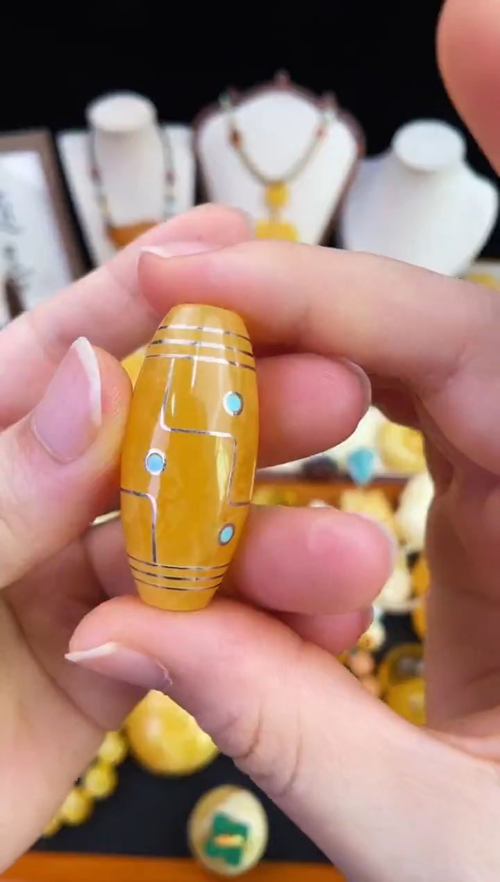 琥珀未镶嵌珠宝奇石开***娃柒月