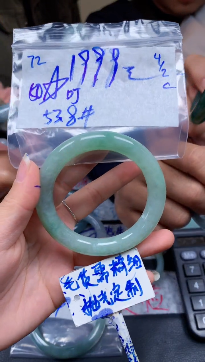 【闪购商品】定制翡翠未镶嵌72毛货需精细抛光手镯多样性拍一发一