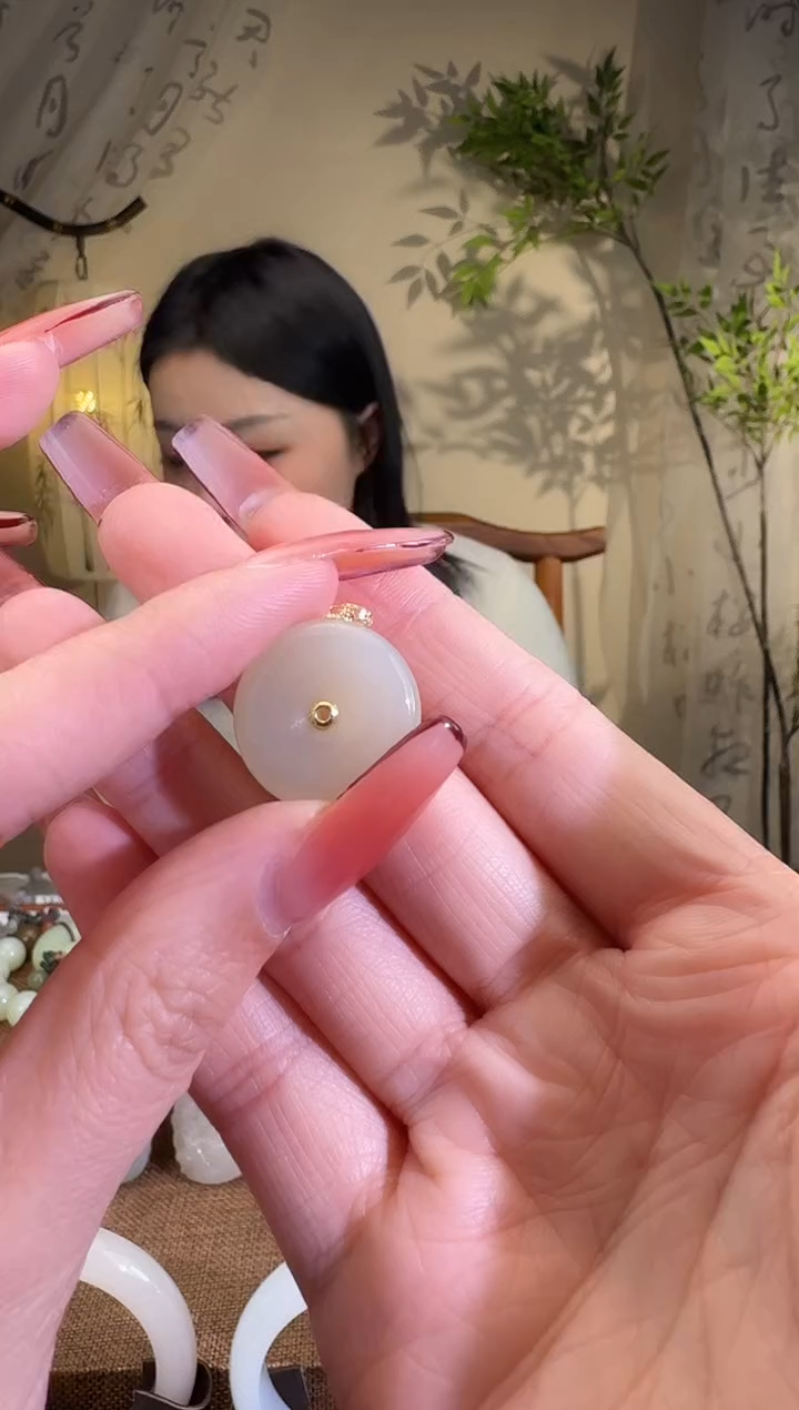 【闪购商品】和田玉颈饰18K金镶嵌平安扣