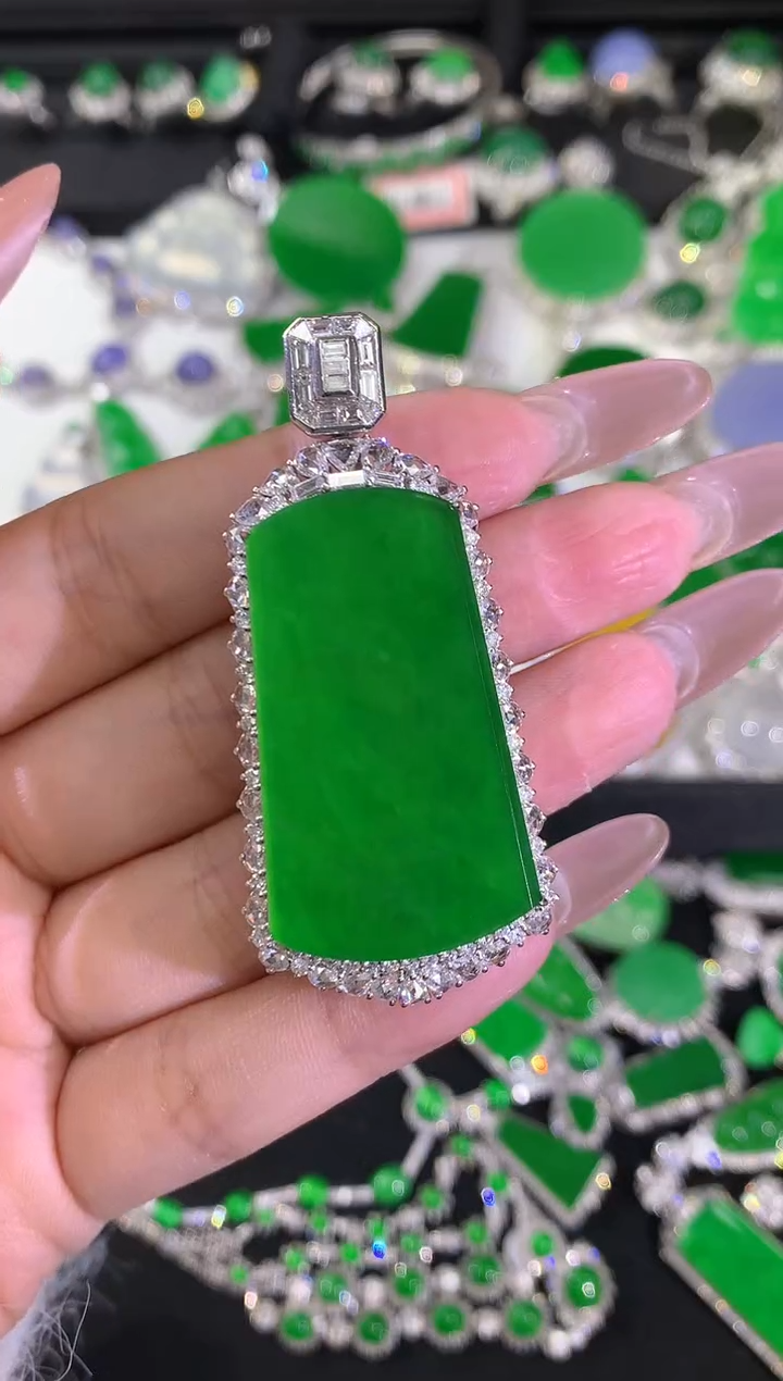 【闪购商品】翡翠吊坠(不含链)18K金镶嵌绿无事牌吊坠