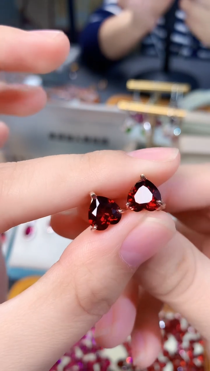 【闪购商品】石榴石耳钉银S925镶嵌天然