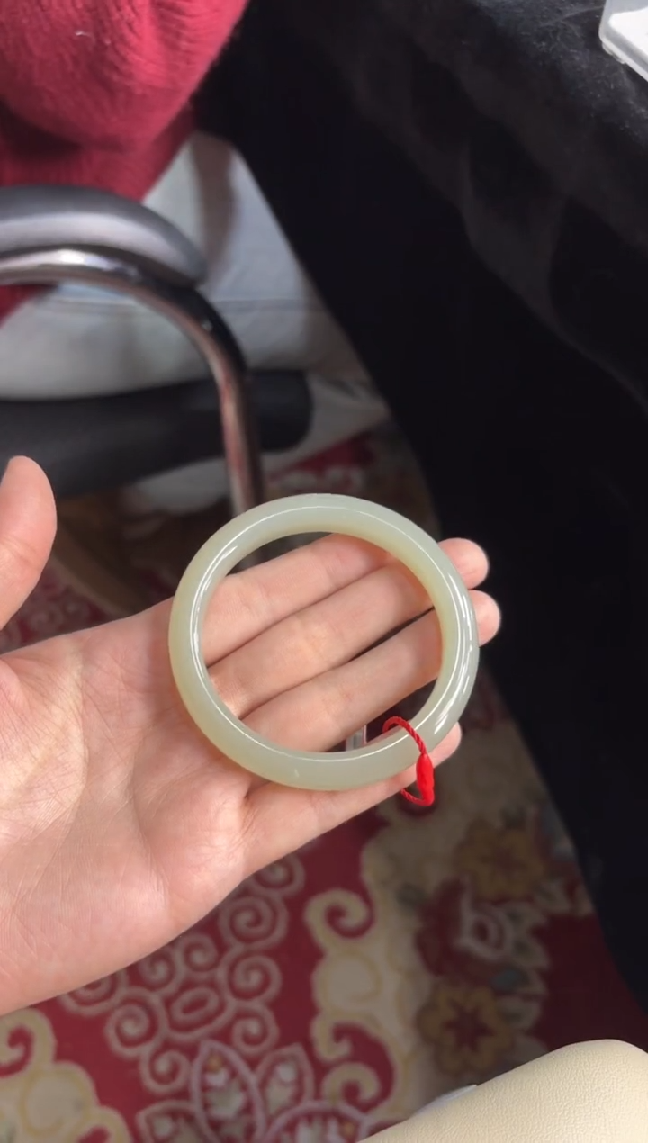 【闪购商品】和田玉手镯未镶嵌且末微色差近矿57