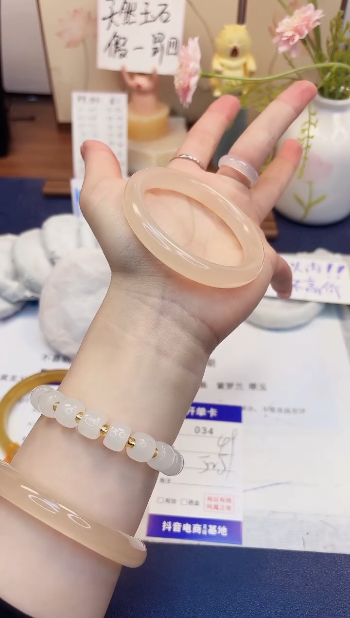 【闪购商品】石英质玉手镯未镶嵌34-美人条藕粉-圈口52