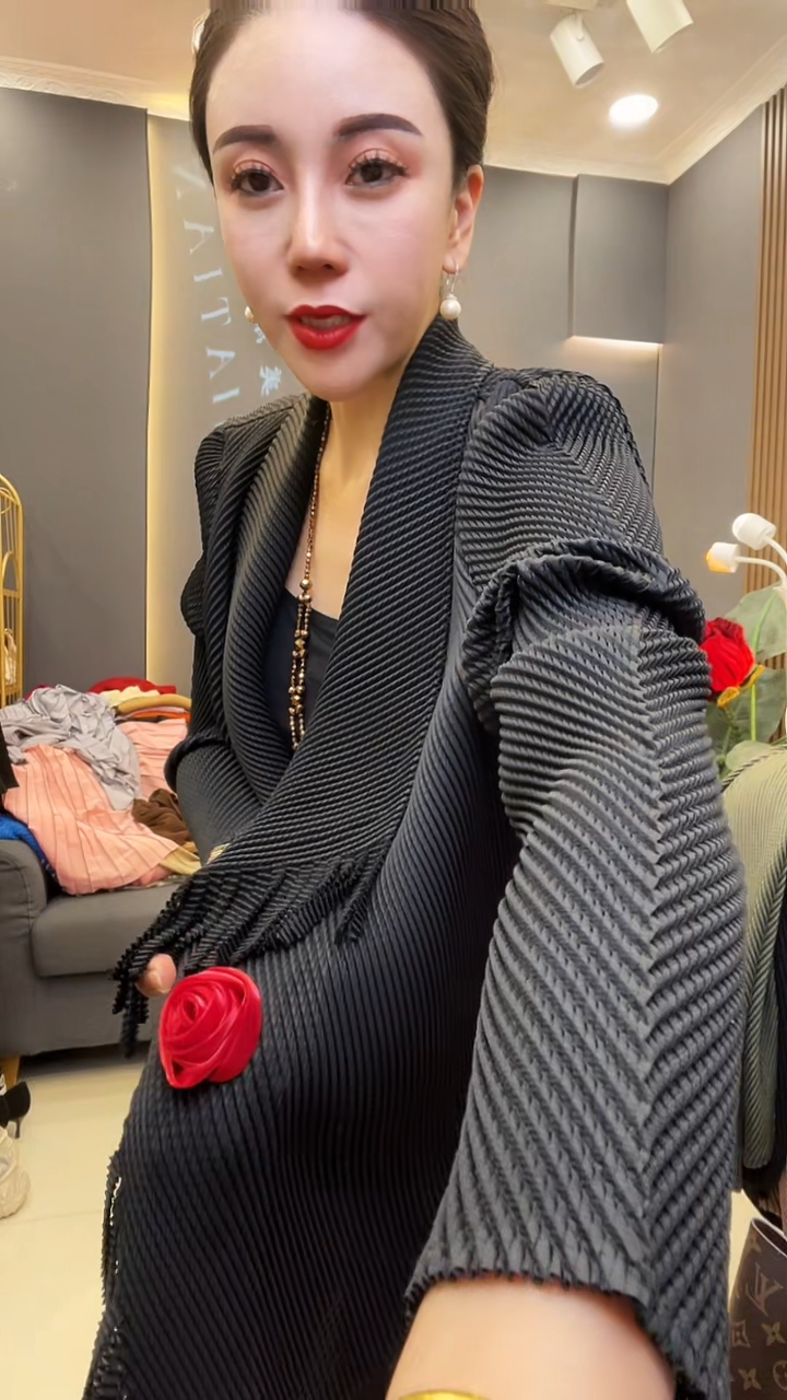 聚酯纤维（涤纶）黑色 流苏西服