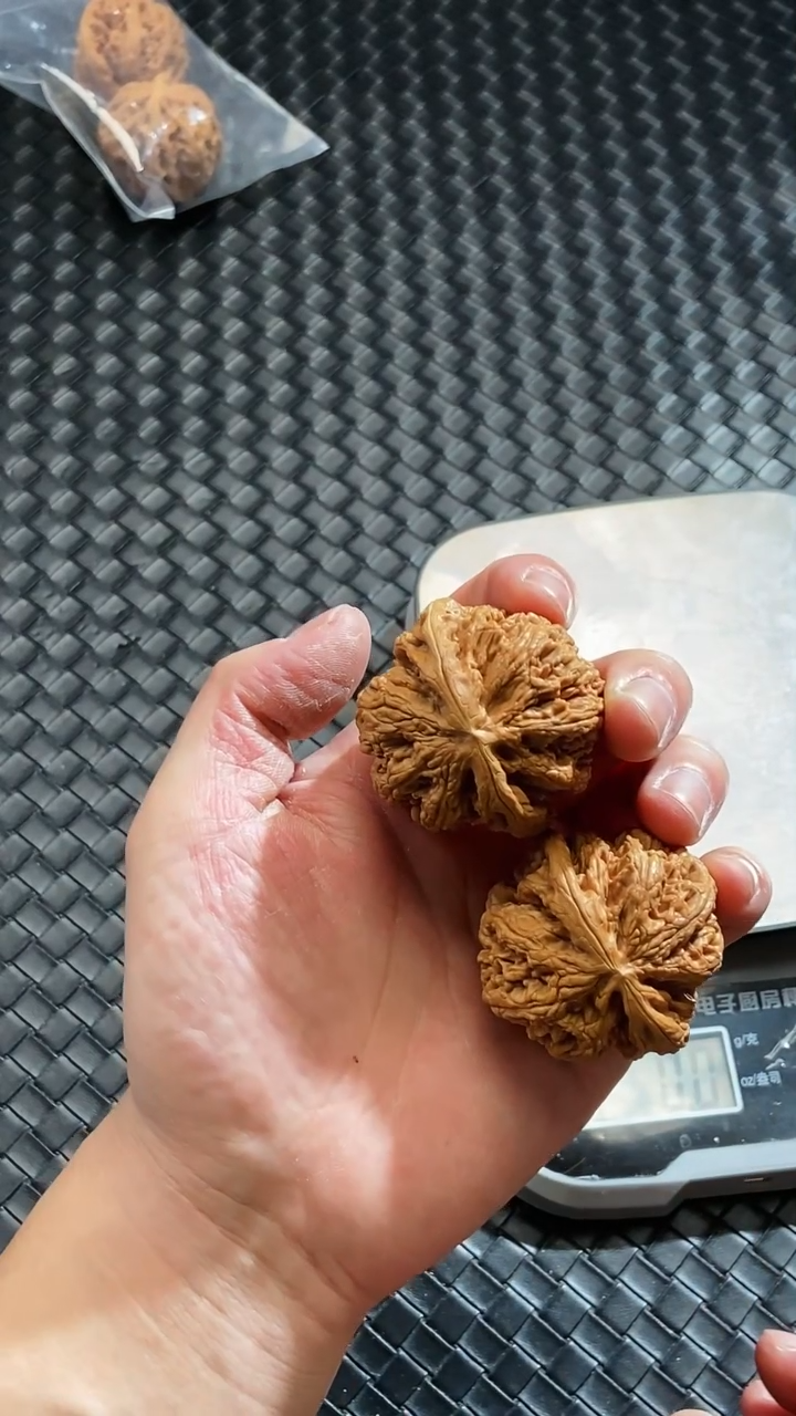 【闪购商品】文玩核桃把件46尺大粗筋文玩核桃