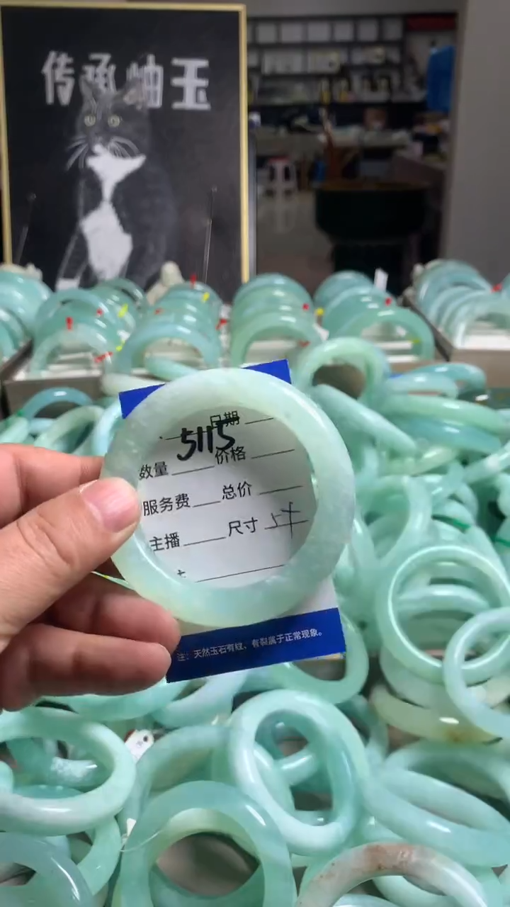 【闪购商品】蛇纹石玉手镯未镶嵌5115