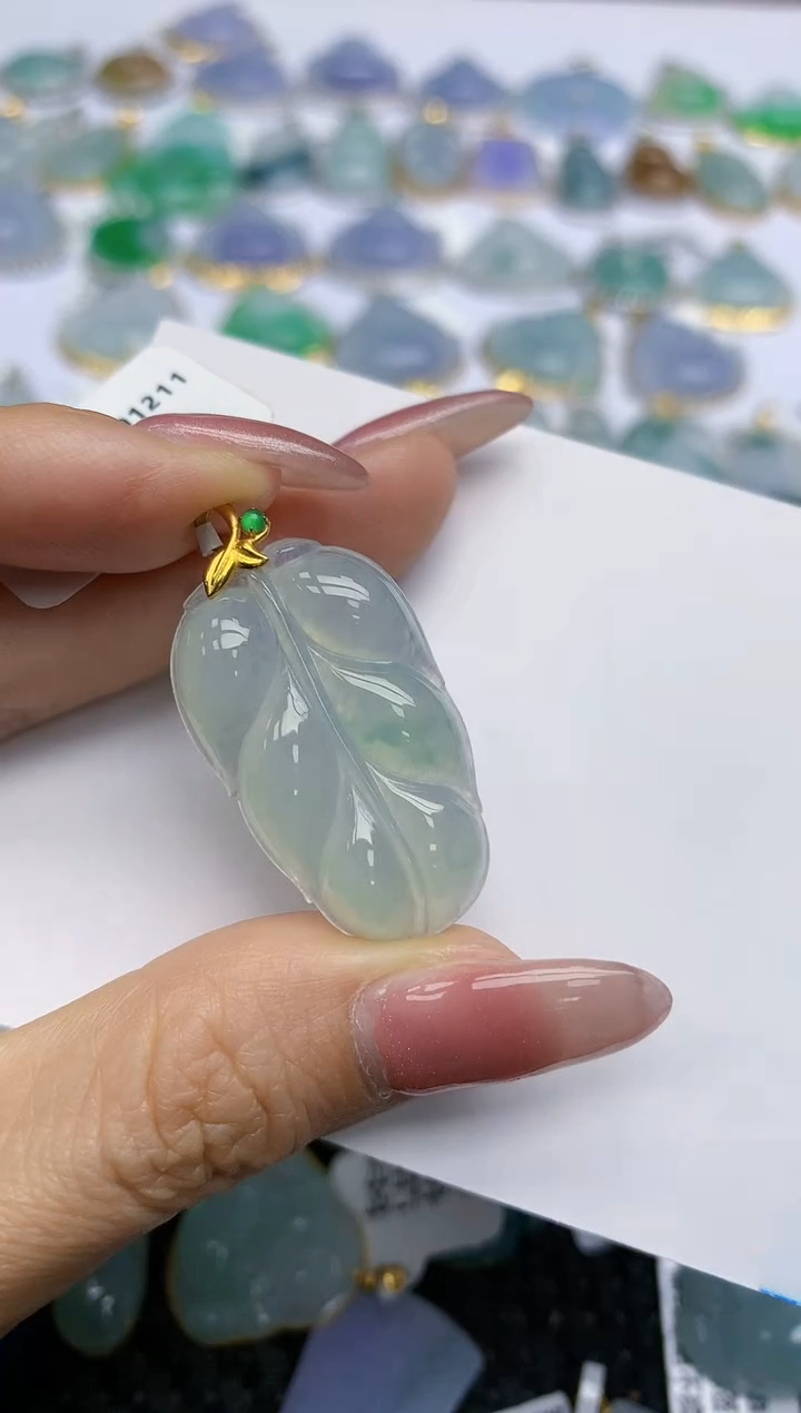 【闪购商品】翡翠挂件18K金镶嵌天然翡翠A货