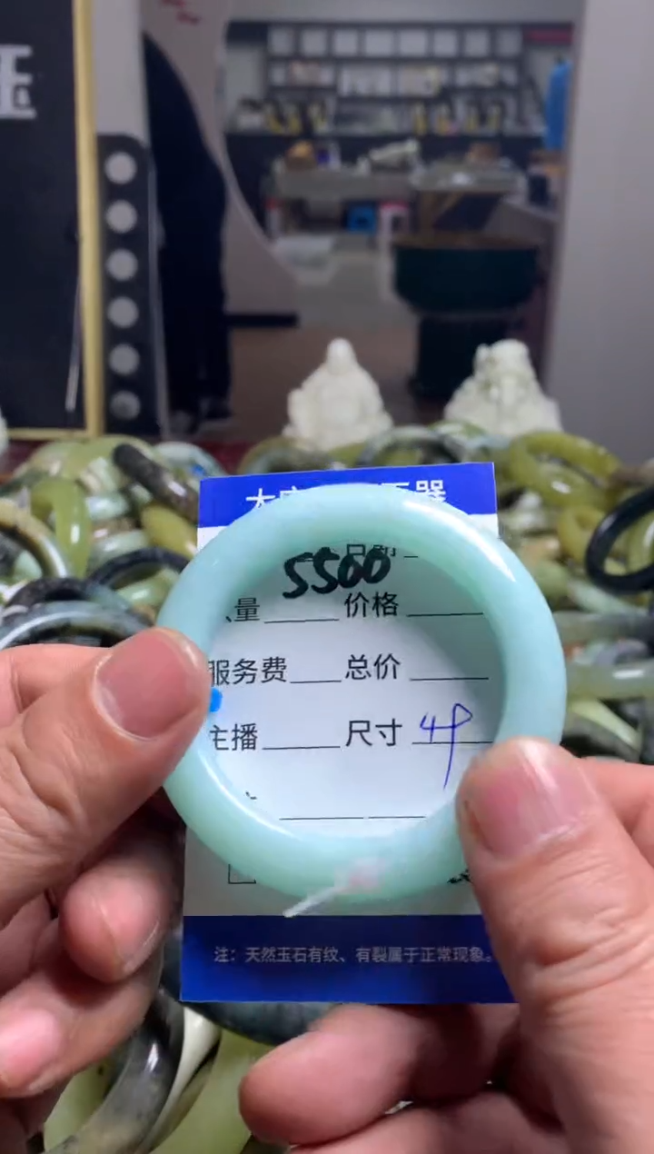【闪购商品】蛇纹石玉手镯未镶嵌5500