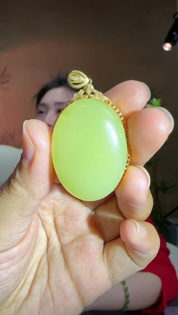【闪购商品】和田玉吊坠18K金镶嵌18K金镶黄口蛋面吊坠