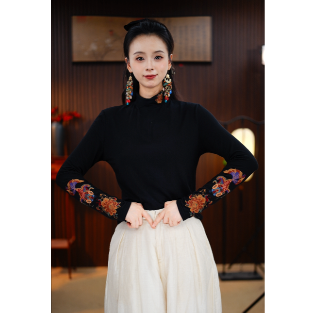 [蝶花]民族风刺绣百搭打底衫 