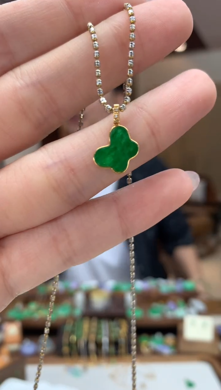 翡翠18K金镶嵌吊坠(不含链)蝴蝶