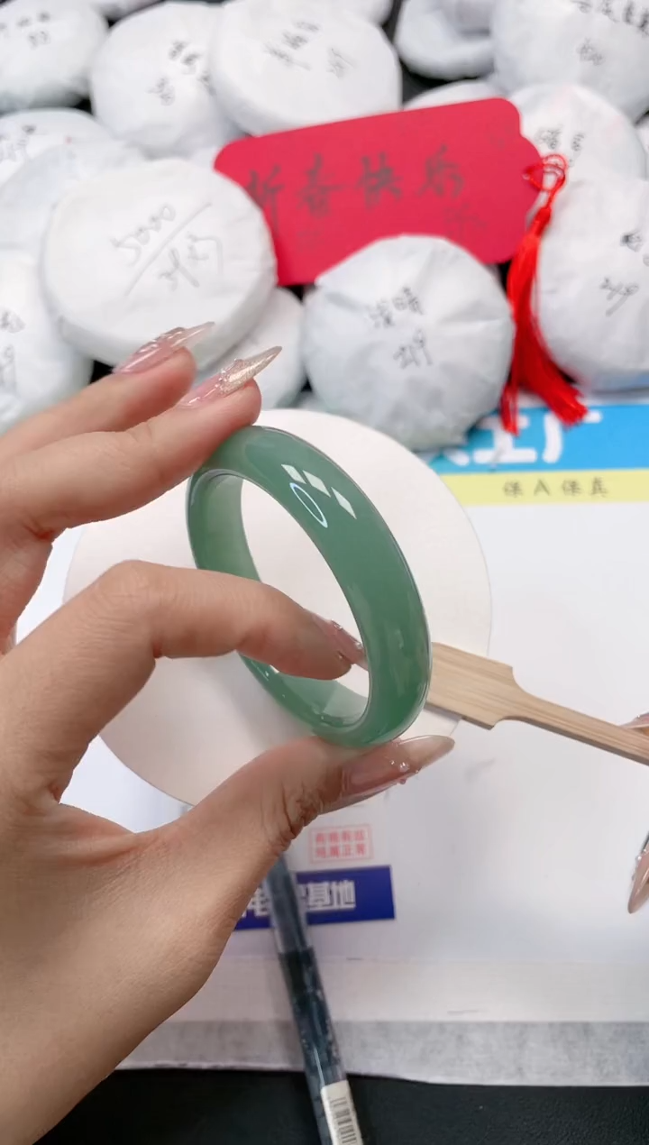 【闪购商品】石英质玉手镯未镶嵌115-53