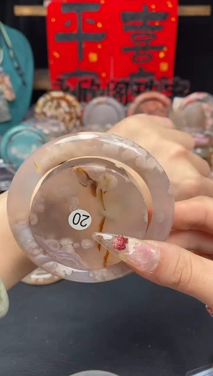 【闪购商品】石英质玉手镯（圆镯）未镶嵌56