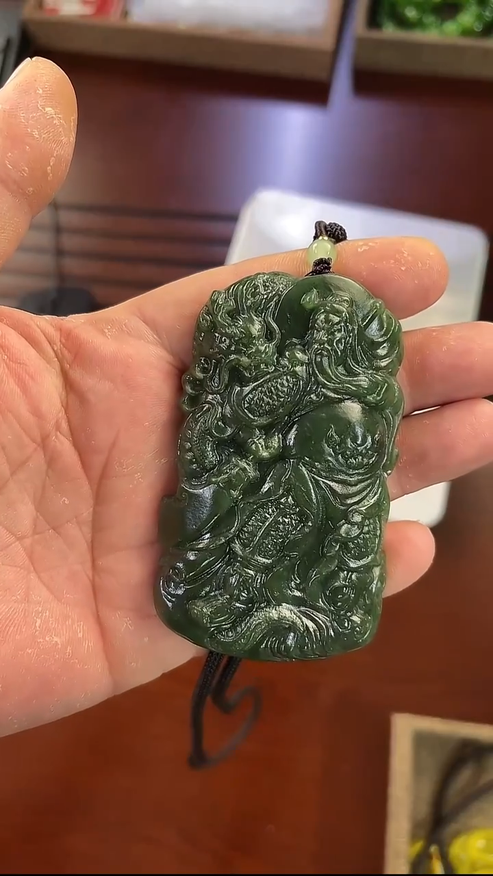 颈饰未镶嵌和田玉（碧玉）吊坠