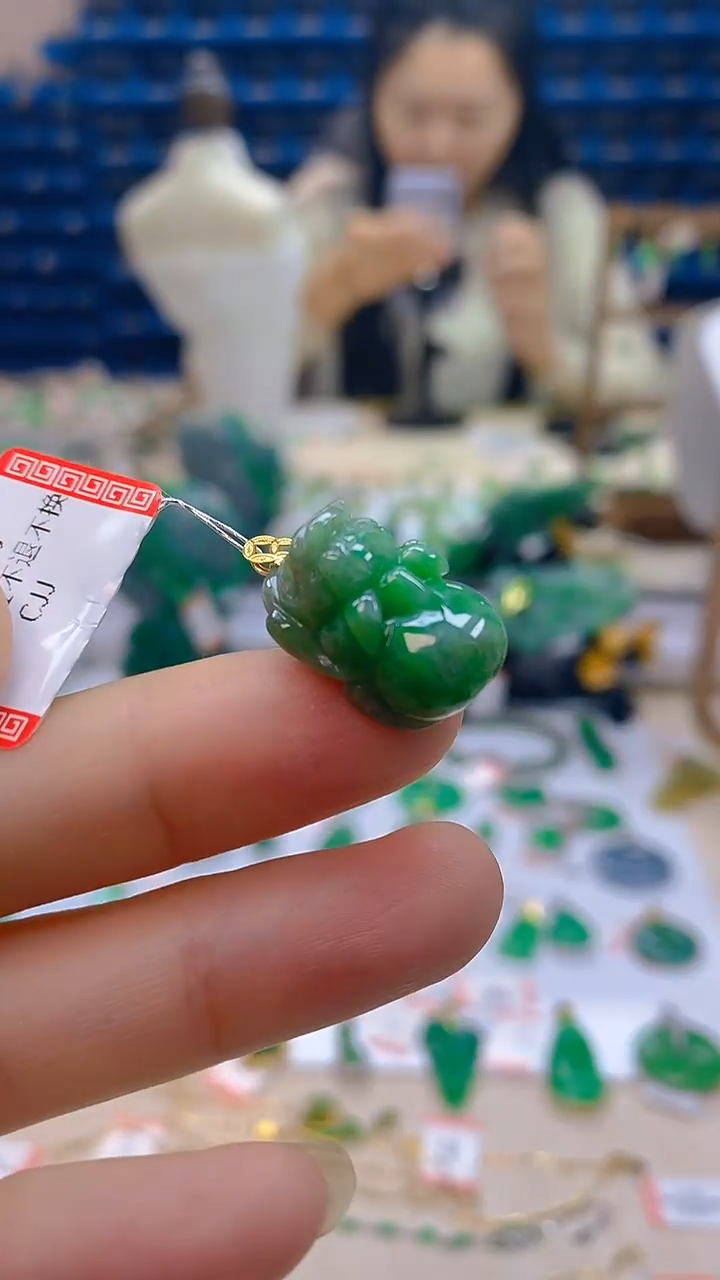 颈饰18K金镶嵌翡翠新号开播 全场乱卖