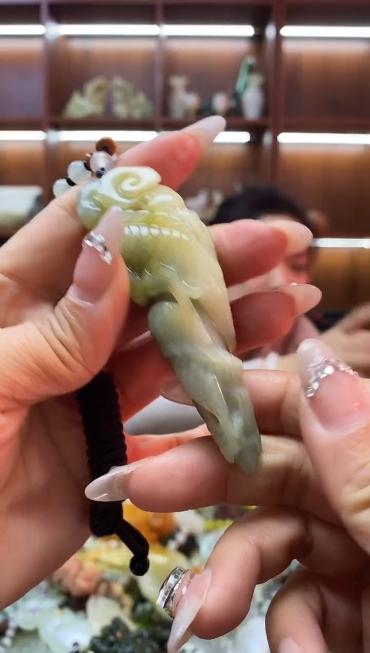 未镶嵌岫玉吊坠   