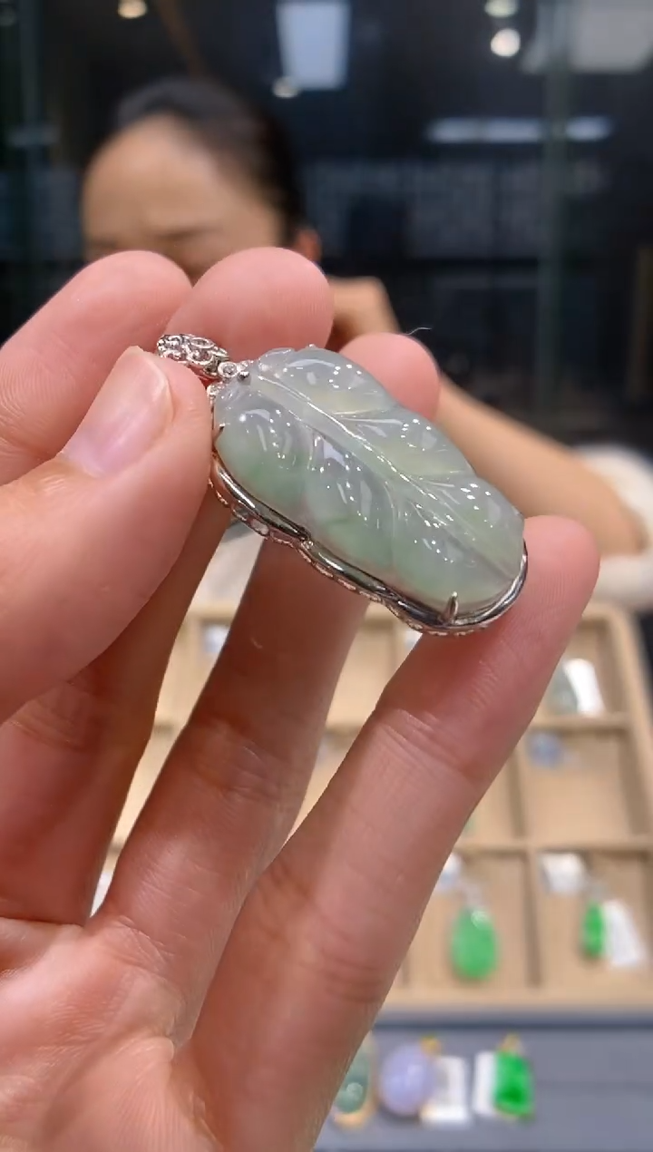 【闪购商品】翡翠吊坠(不含链)18K金镶嵌叶子