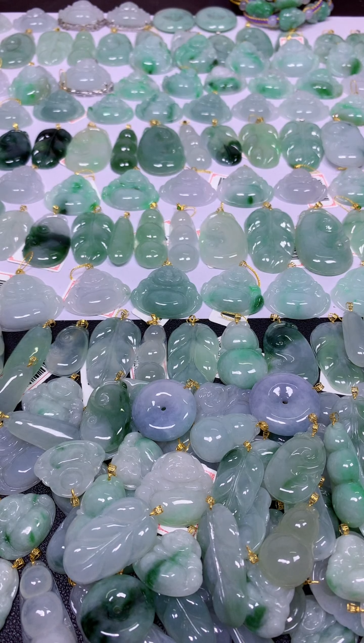 颈饰18K金镶嵌翡翠天然翡翠A货