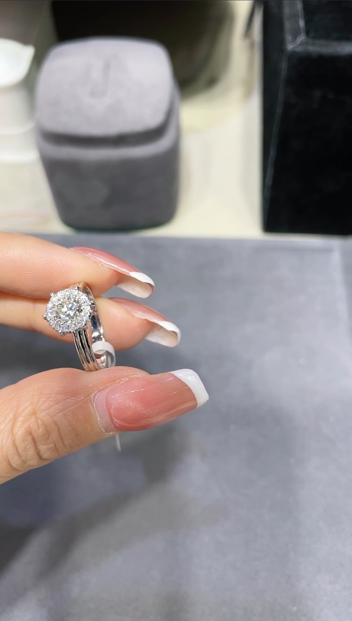 【闪购商品】钻石戒指18K金镶嵌·