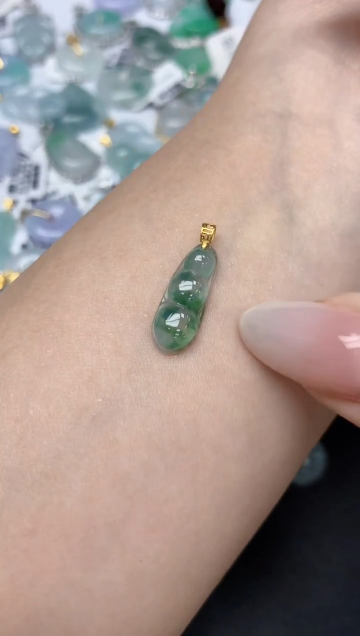 颈饰18K金镶嵌翡翠百元以上9元证书费自理