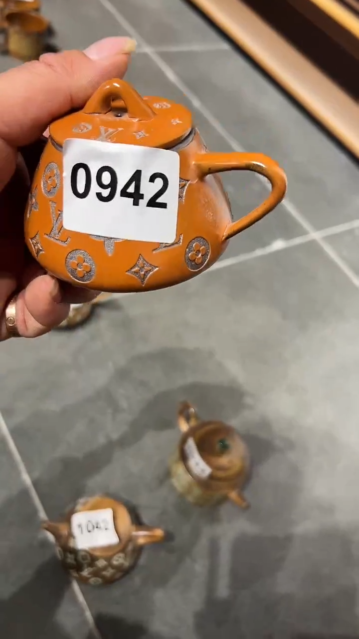 龙泉窑老花ams石瓢壶微瑕0942