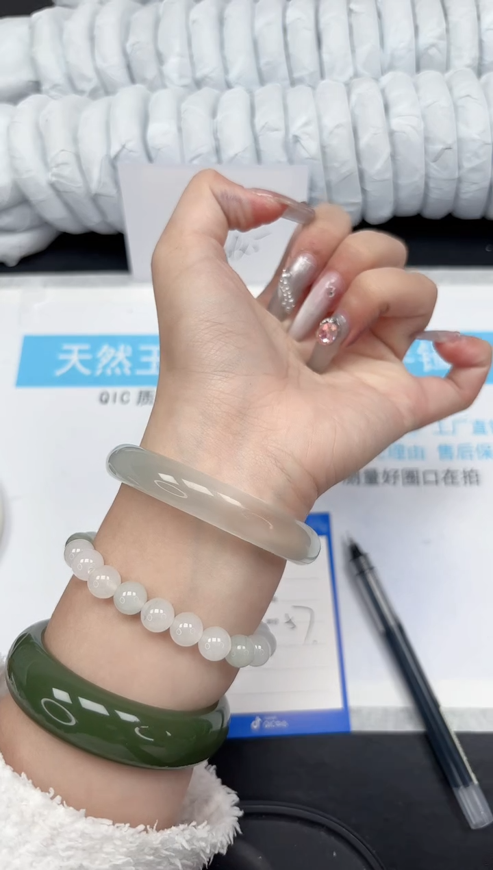 【闪购商品】石英质玉手镯未镶嵌420-57