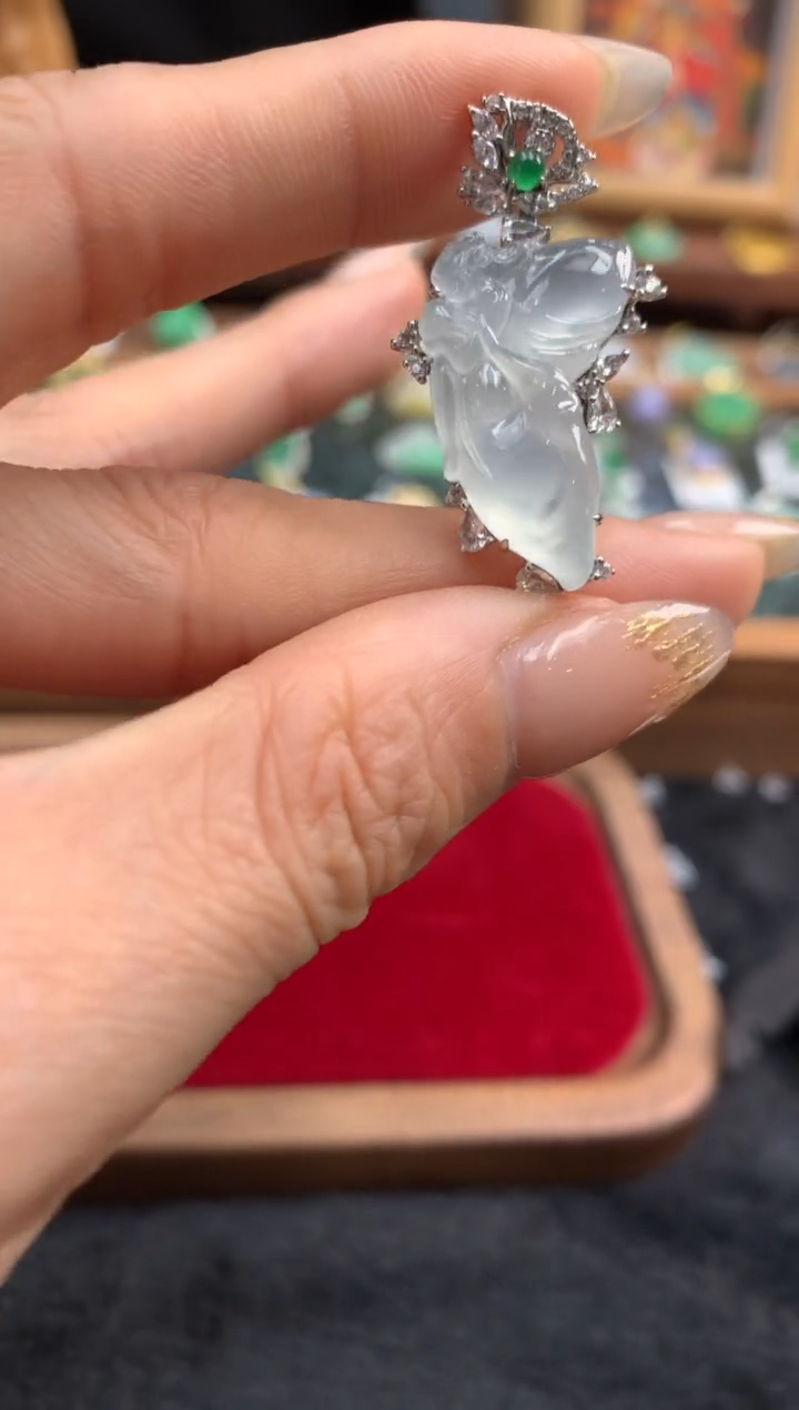 【闪购商品】翡翠颈饰18K金镶嵌花件吊坠