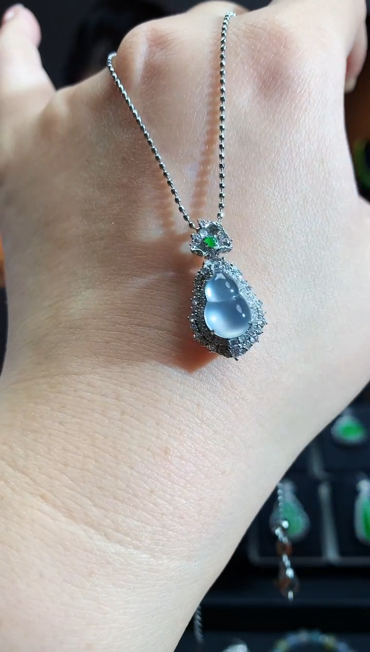 【闪购商品】翡翠吊坠(不含链)18K金镶嵌葫芦吊坠