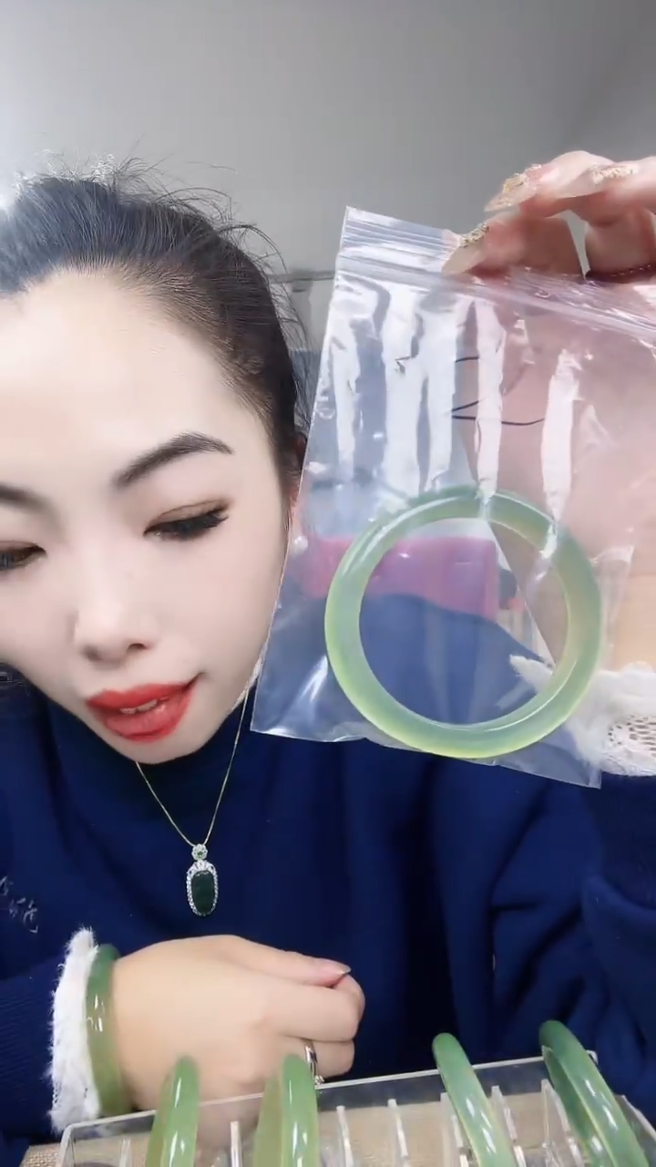 【闪购商品】蛇纹石玉手镯未镶嵌天然岫玉手镯61-62 圈口 微瑕