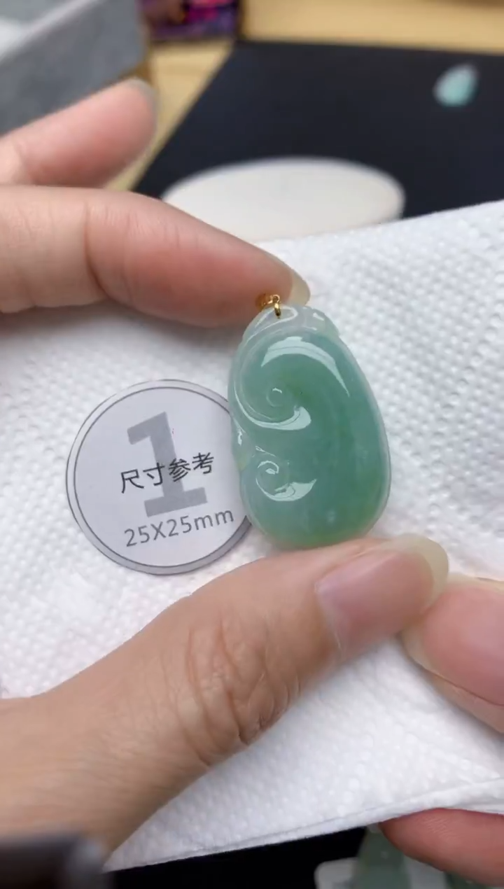 颈饰18K金镶嵌翡翠天然A货翡翠