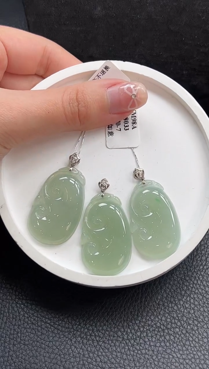 【闪购商品】翡翠颈饰18K金镶嵌如意多样性发1件