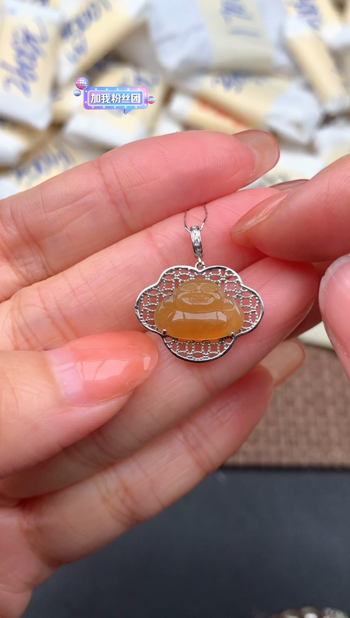 18K金镶嵌挂件翡翠一